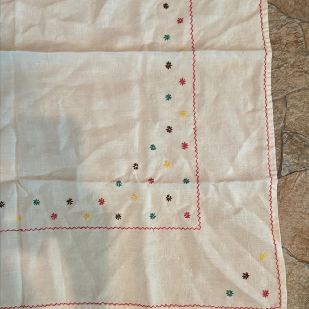 Tablecloth Vintage Embroidered Small White Tablecloth with Colorful Accents